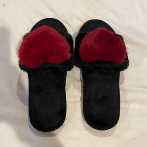 Women’s Slipper with a heart ❤️